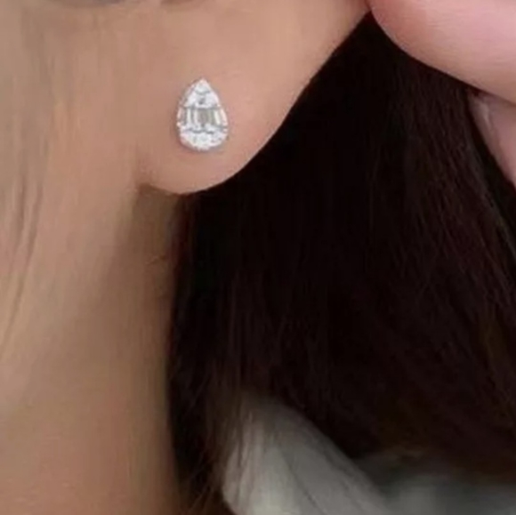 COPY - WATER DROP AAA ZIRCONIA SILVER STUD EARRINGS - Picture 3 of 5